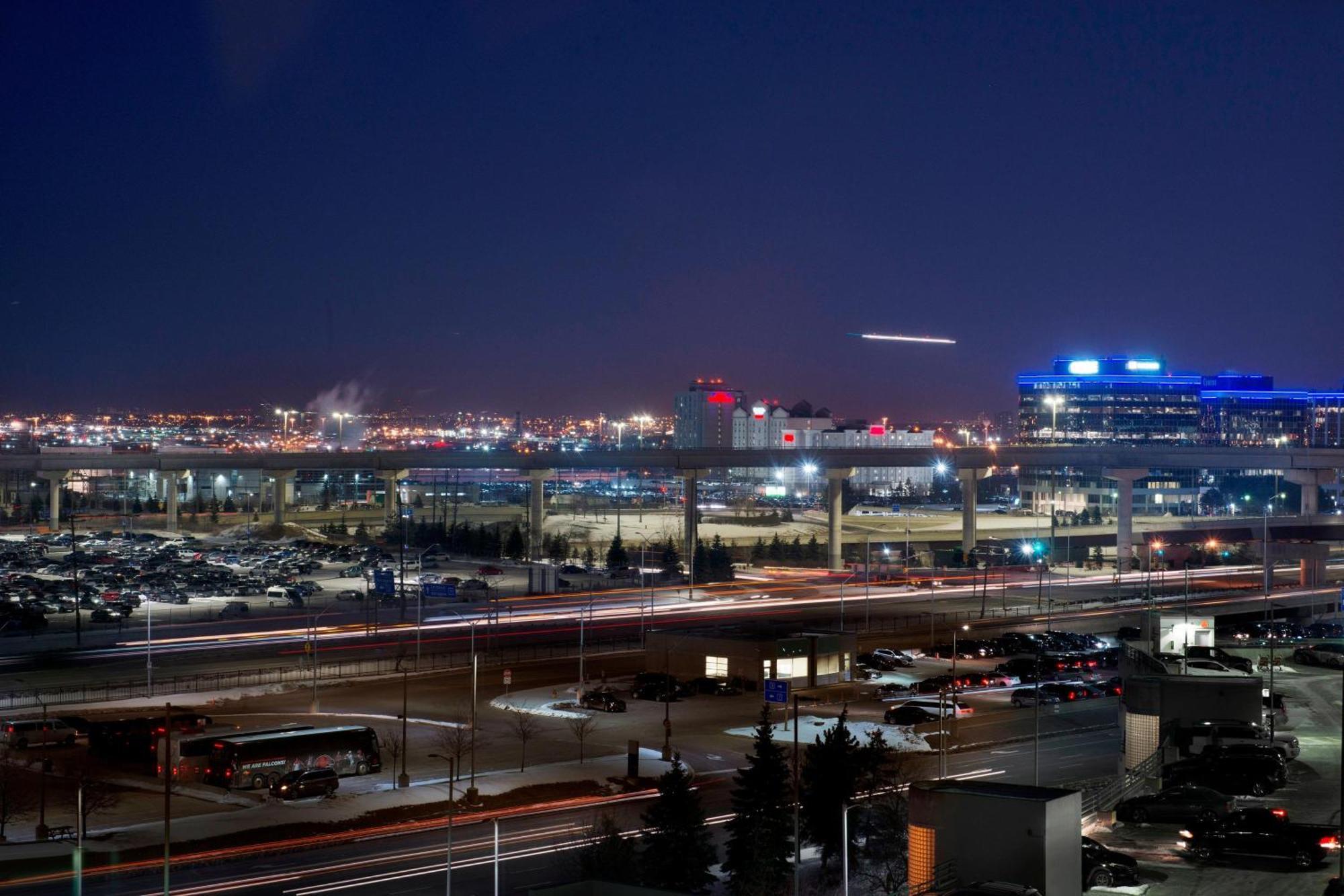 多伦多国际机场喜来登酒店 密西沙加 外观 照片
